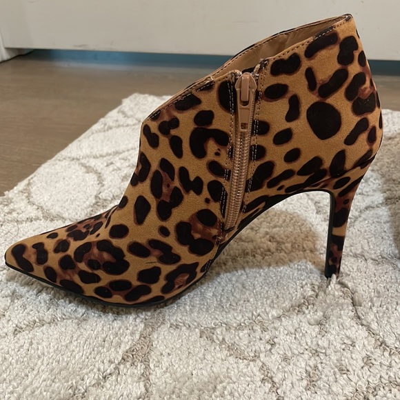 Cheetah print heels - Picture 3 of 3